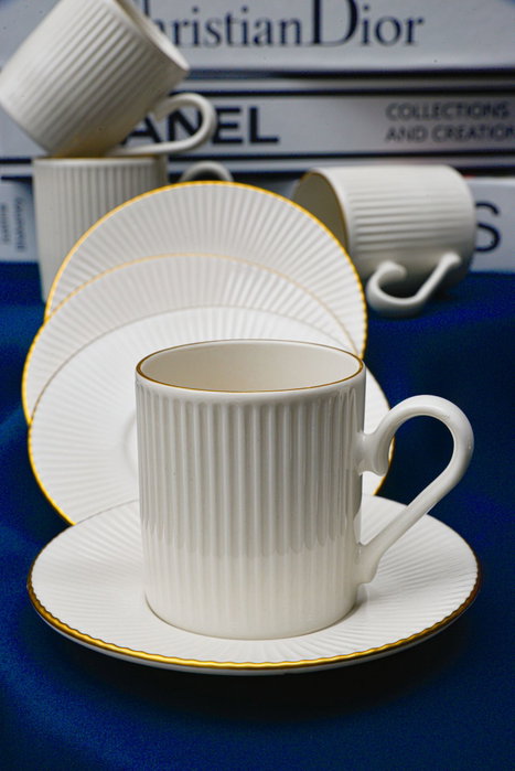 Hermia Juego de Tazas de Café Blanco y Dorado (12 Piezas) de Porcelana